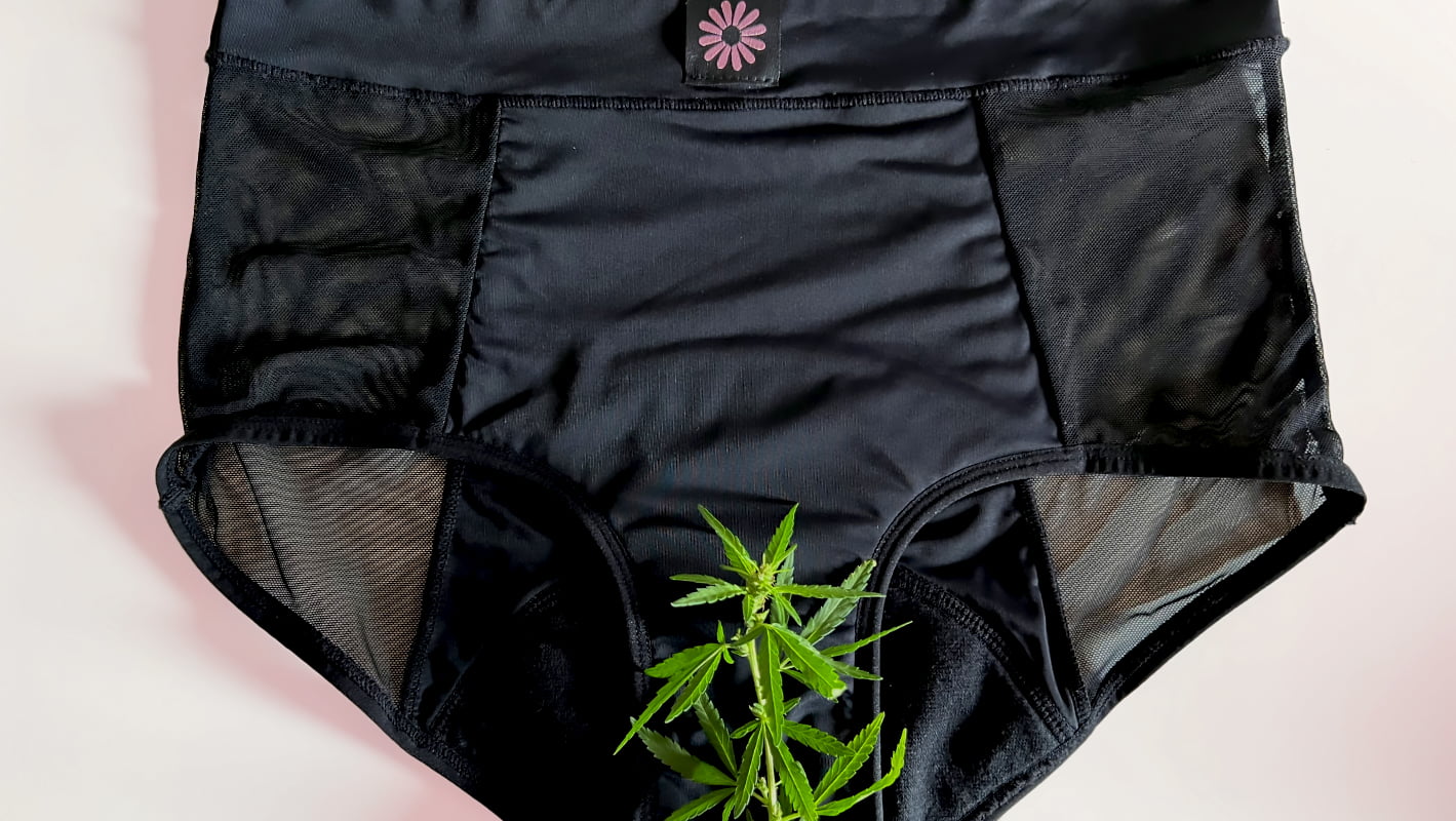 Chiloți menstruali Femi.Eko® cu inserție de cânepă, o alegere naturală, antibacteriană și sustenabilă pentru protecție intimă.