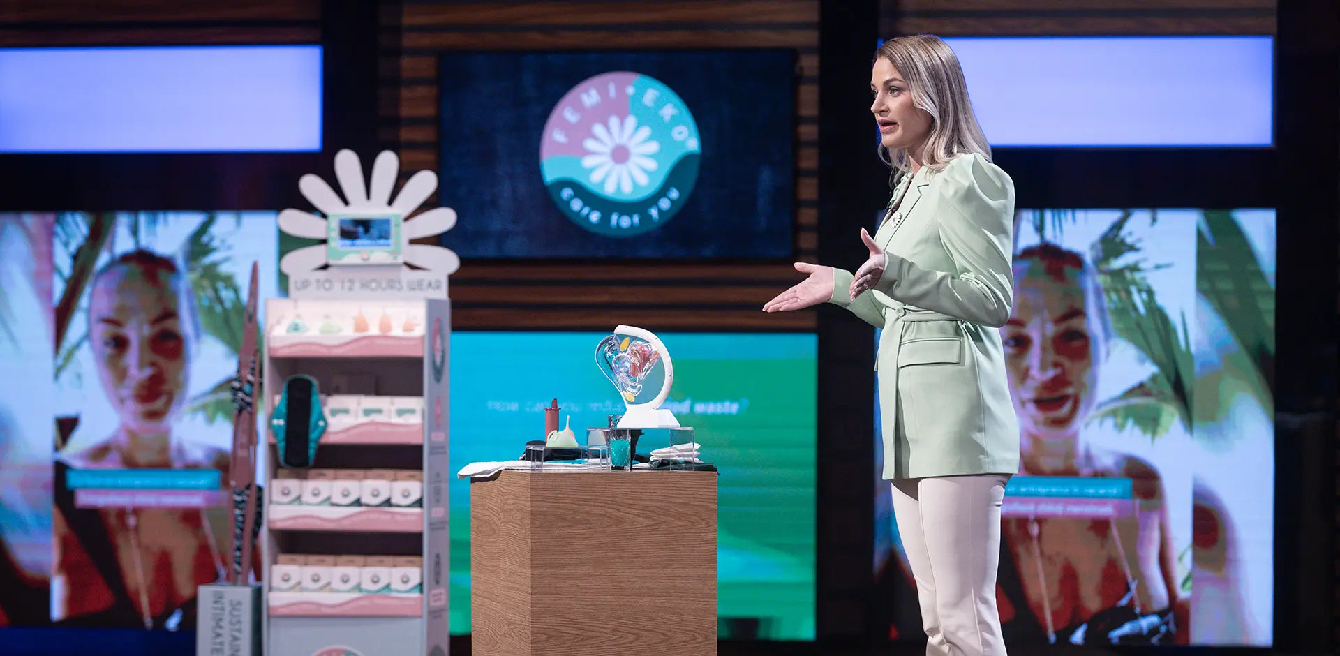 Narcisa Christiansen prezintă Femi.Eko® la Imperiul Leilor, alături de standul cu produse intime reutilizabile.