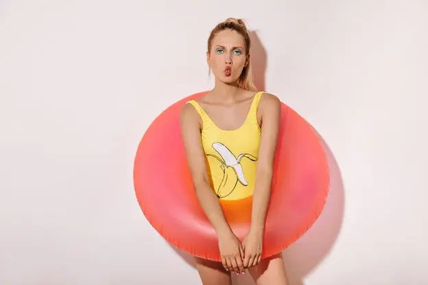 Costum de baie menstrual vs. absorbantele waterproof: care e mai eficient?