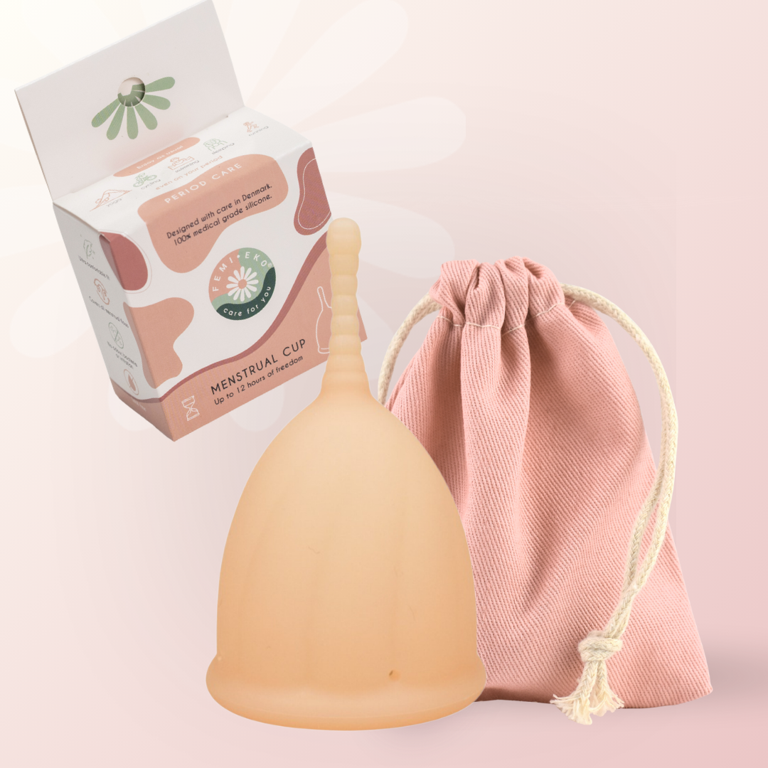 cupa menstruala femieko powder marimea m, usor de introdus si utilizat, design ergonomic