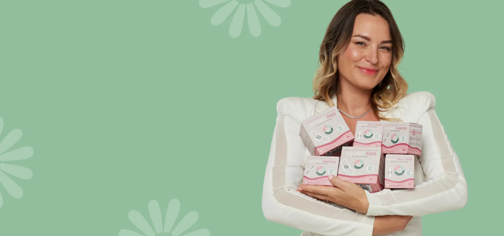Narcisa, fondatoarea Femieko, alături de produsele brandului